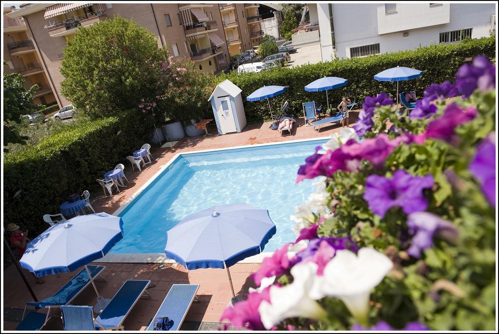Hotel Leuco' Martinsicuro Exterior foto